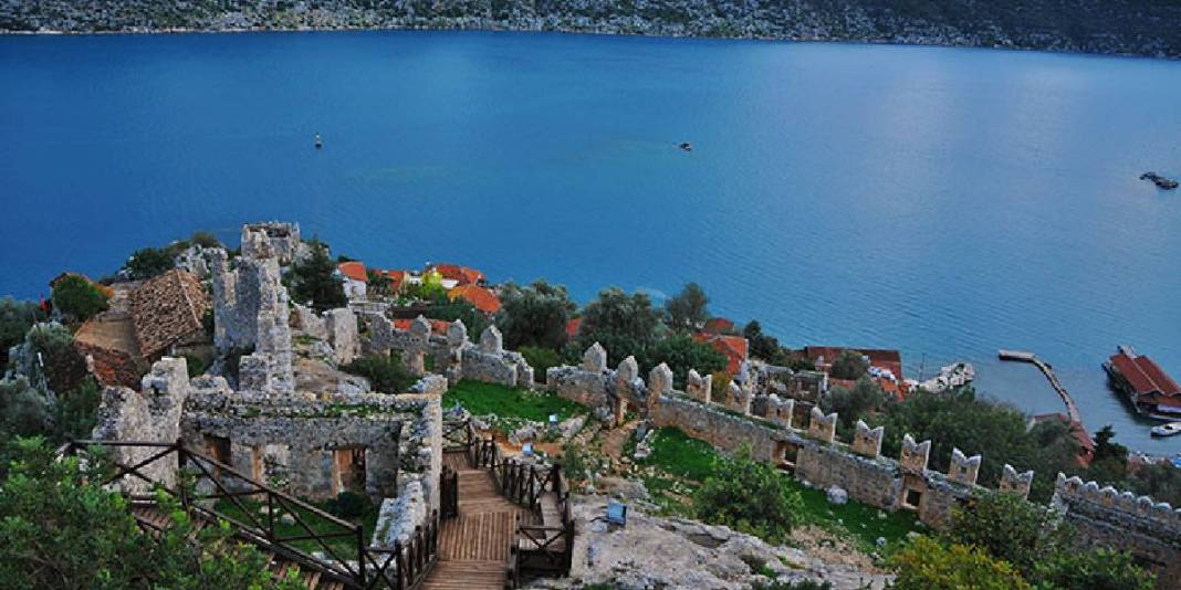 Karadan ulaşımın olmadığı nadir nokta! Türkiye’nin Santorini’si olarak görülüyor: Tekneyle ulaşan hayran kalıyor 7